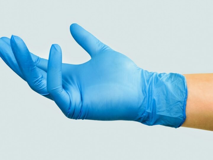 Nitrile examination gloves